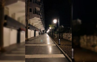 Kuşadası çarşılarında aydınlatma çalışmaları...