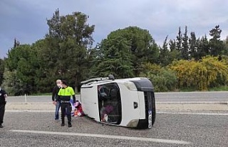 Kuşadası’nda otomobil takla attı