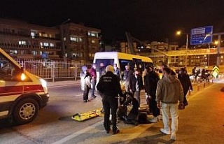 Otomobil motosiklete çarpıp kaçtı: 2 yaralı