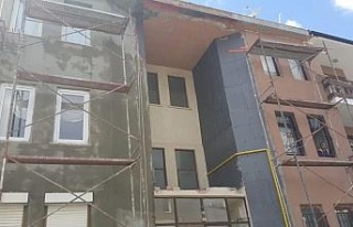 Söke’de inşaattan düşen 2 işçi yaralandı.