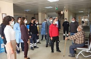 Aşıdan korkan yaşlı adamı, İl Sağlık Müdürü...