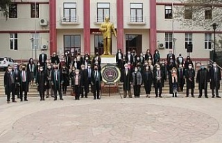 Aydınlı avukatlar, gününü kutladı