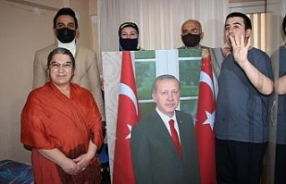 Cumhurbaşkanı Erdoğan hayranı otizmli gence Erdoğan...