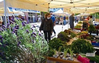 Kuşadası yerel üretici pazarında bahar bereketi