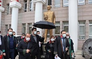 Kuşadası’nda Avukatlar Günü kutlandı