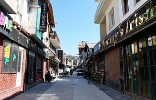 Kuşadası’nın turistik çarşılarında çalışmalar...