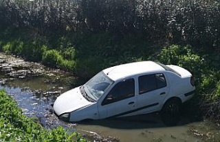 Nazilli’de otomobil kanala uçtu