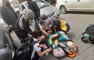 Pazardan dönen yaşlı kadına araba çarptı