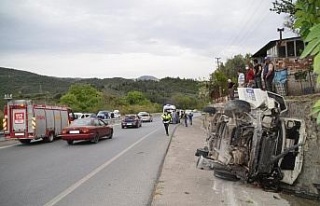 Söke’deki kazada araç yan yattı: 2 yaralı