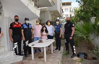 Didim’de polislerden sürpriz doğum günü