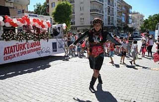 Kuşadası’nı  bayram coşkusu sardı