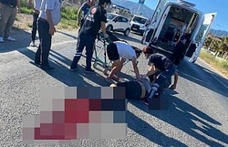 Motosiklet ile otomobil kafa kafaya çarpıştı:...