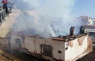 Nazilli’de metruk binadaki yangın söndürüldü