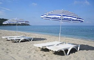 Turizm kenti Kuşadası’nda plajlar misafirlerini...