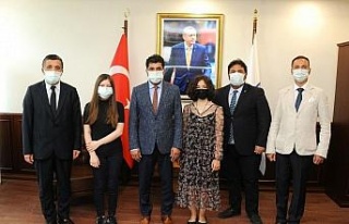 Devlet Konservatuarı öğrencileri ADÜ Rektörü...