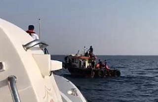 Didim açıklarında 21 düzensiz göçmen kurtarıldı