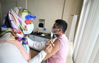 Efeler Belediyesi’nde yerinde aşı uygulaması