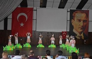 Karacasulu miniklerden yılsonu şenliği