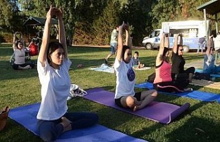 Kuşadası’nda  Dünya Yoga Günü etkinliği