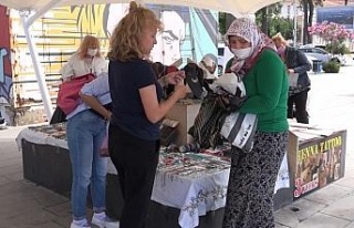 Kuşadası’nda El Emeği Pazarı yoğun ilgi görüyor