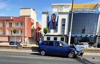 Nazilli’de otomobil refüje çarptı