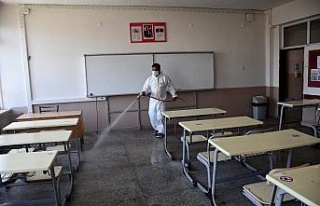 Söke Belediyesi YKS yapılacak okulları dezenfekte...