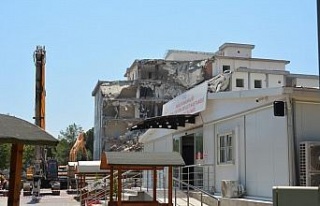 Atatürk Devlet Hastanesi’nin boşaltılan binası...