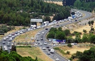 Aydın’da başlayan araç kuyruğu Muğla’ya kadar...