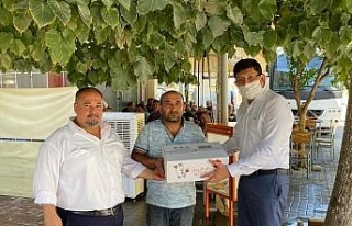 Başkan Özcan’dan kahveci esnafına tatlı sürpriz