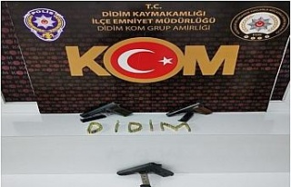 Didim’deki operasyonda silah ele geçirildi