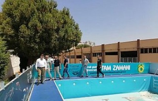 Efeler’e portatif yüzme havuzu kuruldu