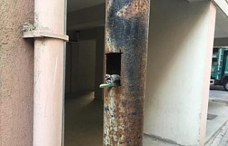 İnşaat şantiyelerinden kalan elektrik direkleri...