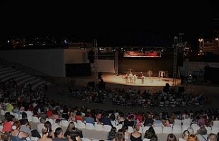 Kuşadası’nda pandemi sonrası ilk tiyatro oyunu