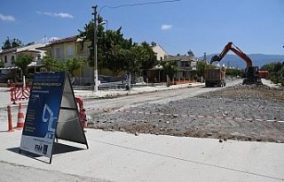 Kuşadası’nda yol yapım seferberliği yaz nüfusunun...