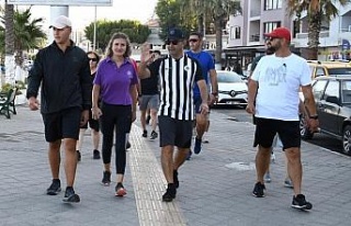 Başkan Ömer Günel, vatandaşlar ile sabah sporunda...