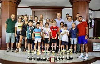 Didim Tenis Kulübü öğrencileri Başkan Atabay...