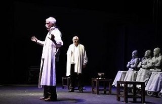 Kuşadası’ndaki tiyatro oyunu ilgi gördü