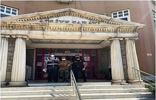 Okula dadanan hırsız yakalandı