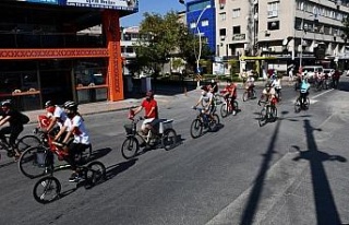 Sökeli bisikletçiler zafer turu attı