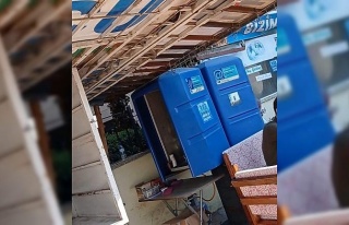 Tarih olan telefon kulübeleri şimdilerde amacı...