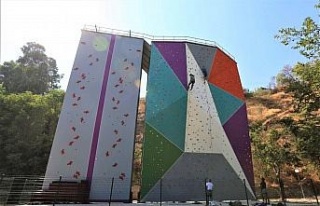 Başkan Atay tırmanma duvarını Efeler’e kazandırdı