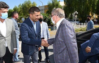 ESKİ BAŞBAKAN AHMET DAVUTOĞLU’NDAN BAŞKAN ÖMER...