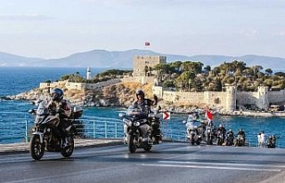 Kuşadası’nda motosiklet korteji düzenlendi