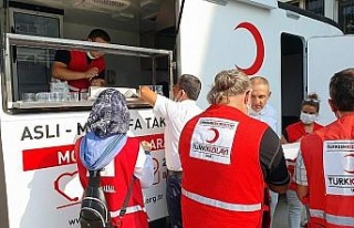 Nazilli’de Kızılay’a destek sürüyor