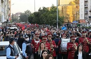 Aydın’da binlerce kişi Cumhuriyet yürüyüşünde...