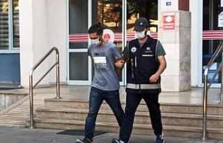 Aynı tişörtle dört kez hırsızlık yapınca yakalandı