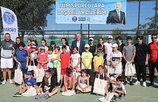Başkan Atabay tenisçilerle bir araya geldi