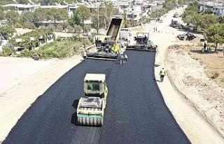 Büyükşehir 15 farklı noktada yol yapım çalışmalarına...