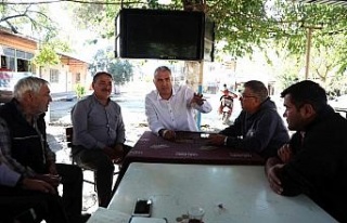 CHP'li meclis üyeleri vatandaşları dinlemeye...