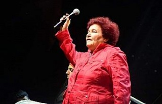 Didim’de 29 Ekim etkinlikleri kapsamında Selda...